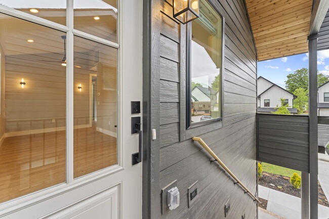 Building Photo - Medford Mews, Carriage House 321
