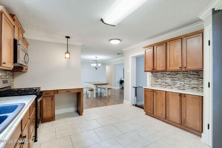 Building Photo - 106 Maple Dr