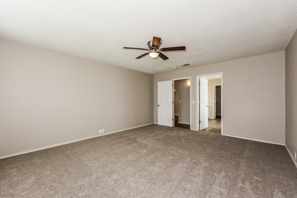 Building Photo - 6730 Meadowcrest Dr