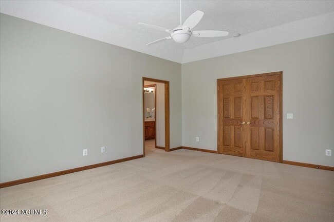 Building Photo - 38 Pinebrook Dr