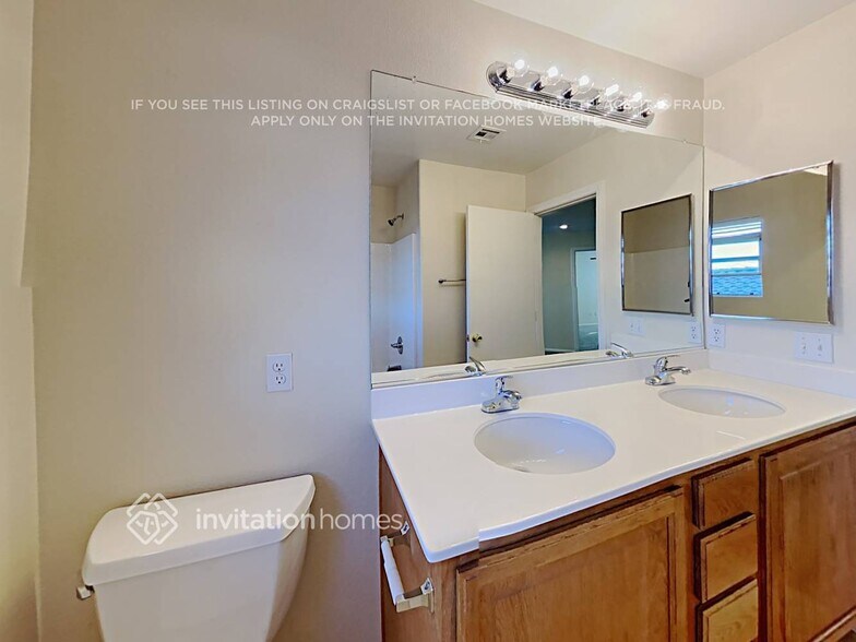 Building Photo - 3328 Famiglia Dr