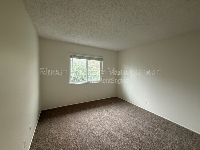 Building Photo - 2474 Seahorse Ave