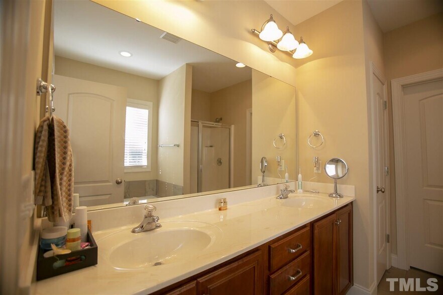 Building Photo - 191 Bridle Path