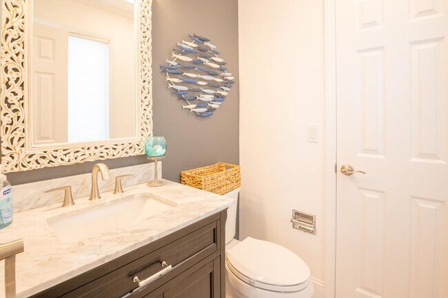 Building Photo - PERFECT OCEANFRONT WINTER WORK-FROM-HOME GETAWAY