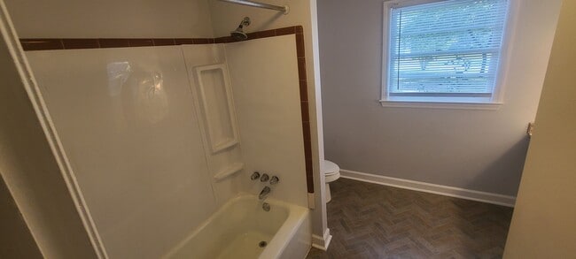 Building Photo - Great private home convenient to I40, Airport and Farmers Market