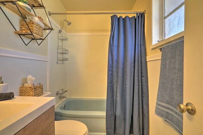 Building Photo - 3918 Thomason Ave