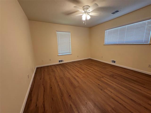 Building Photo - 615 Oak Forest Dr