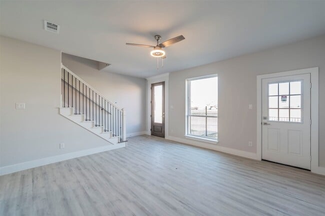 Building Photo - 1611 Mignon Dr