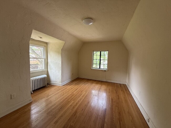 Building Photo - 3-bedroom, 2-bath student house