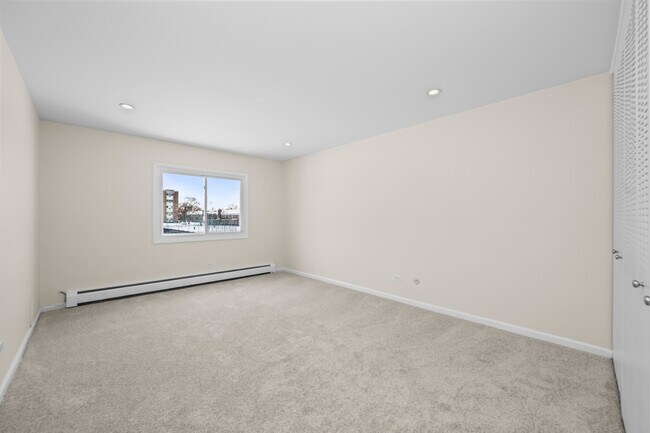 Building Photo - 10385 Dearlove Rd