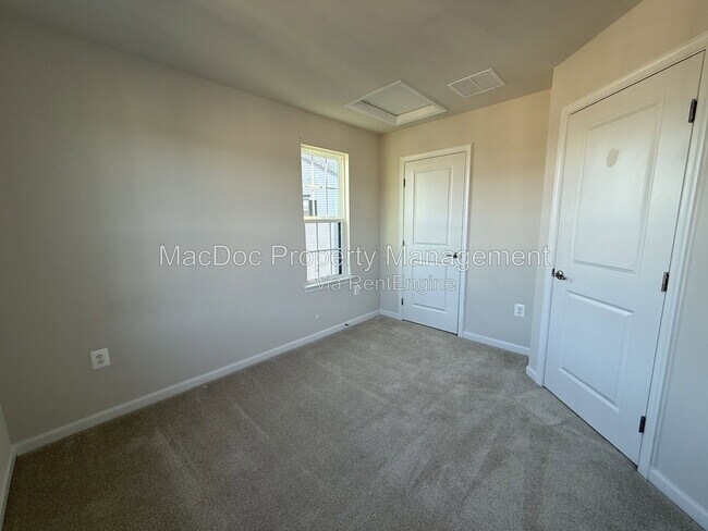 Building Photo - 1100 Rampart Dr