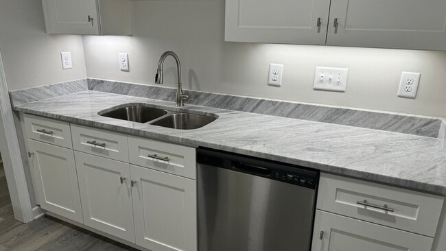 Building Photo - Town Home in Greenaire Woods