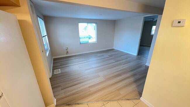 Building Photo - Regency Cove 55+ Gated Community - 2 bedroom won't last long, come See!!