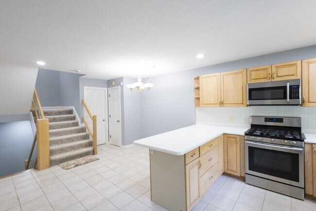 Building Photo - 445 Captain Eames Cir