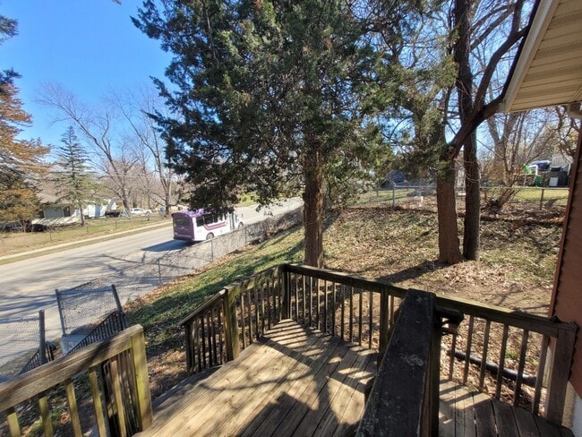 Building Photo - Four bedroom home on Indianola Ave with large yard and two decks!