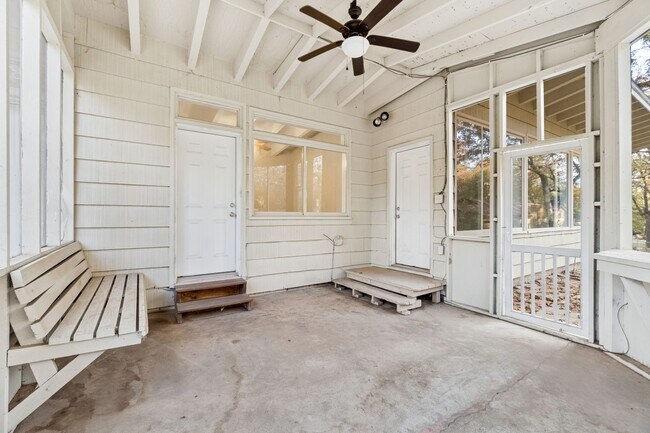 Building Photo - Gorgeous 5 bedroom, 2.5 bath House on a .88 Acre Lot in Fort Smith!