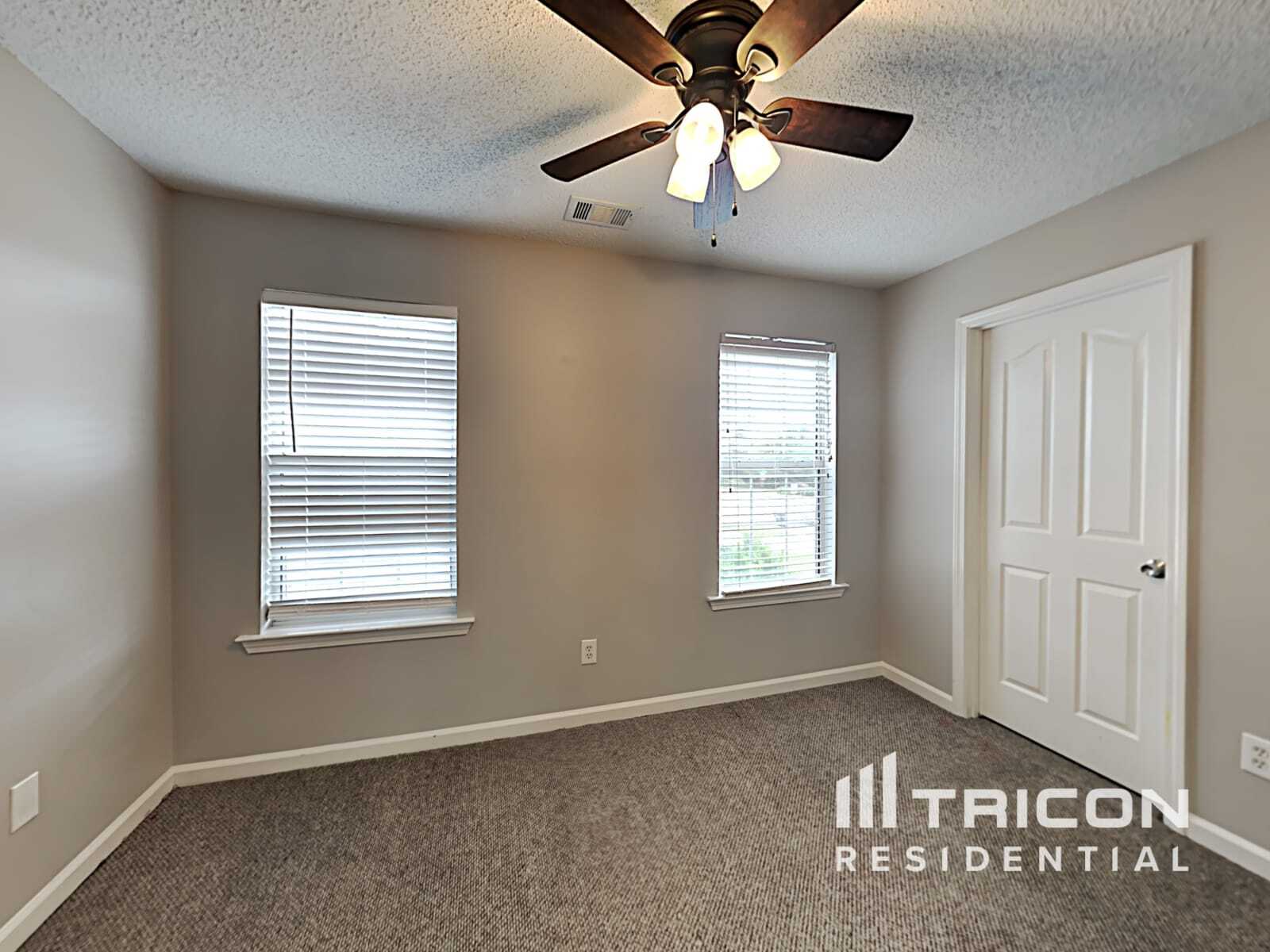 Building Photo - 404 Gresham Dr
