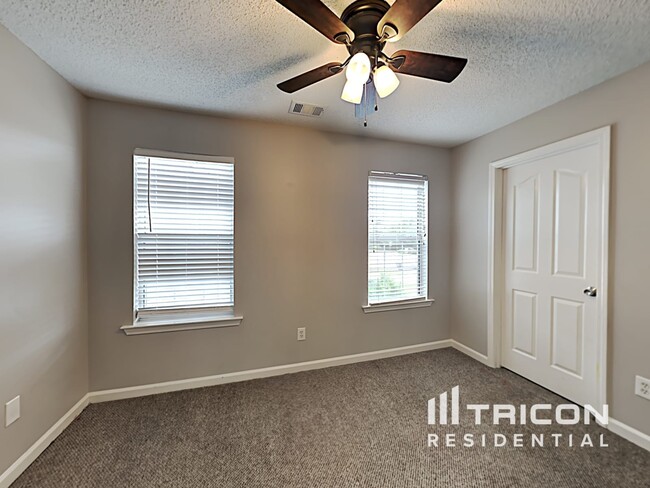 Building Photo - 404 Gresham Dr