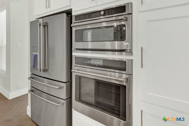 Building Photo - 1031 Lime Gruene