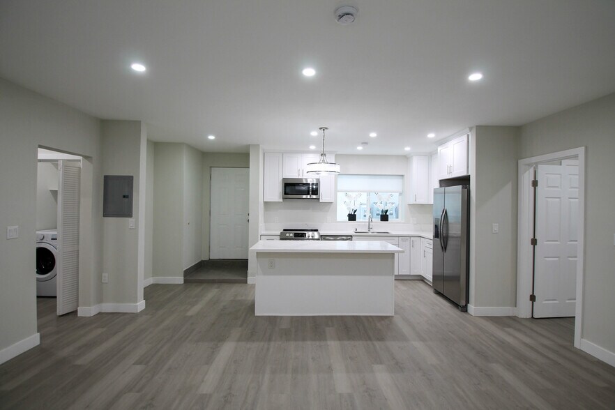 Building Photo - 1575 Manning Ave