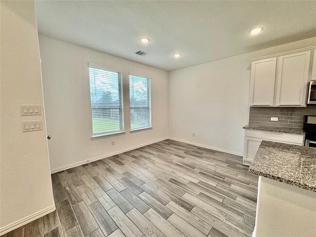 Building Photo - 31331 Whitfield Ct