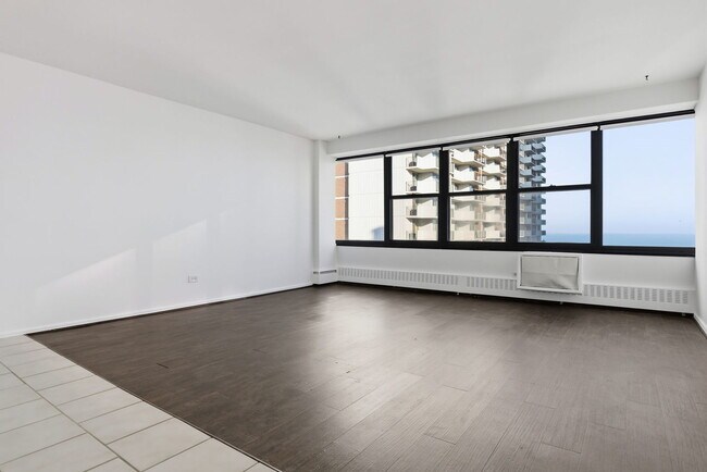 Building Photo - 6030 N Sheridan Rd