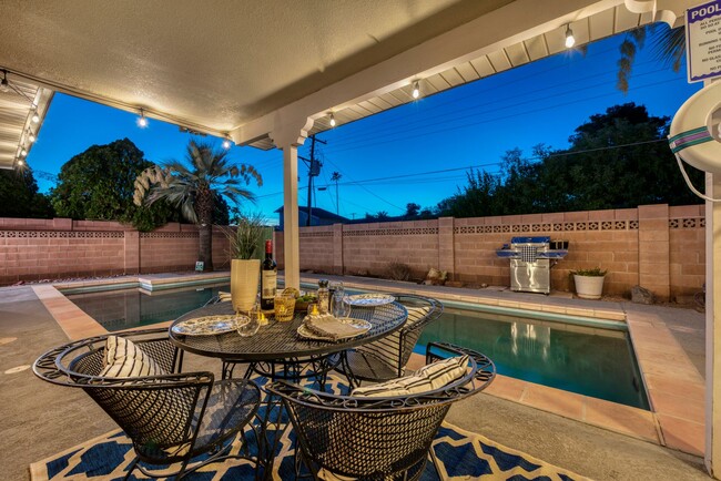 Building Photo - Fully furnished Tempe home with gorgeous b...