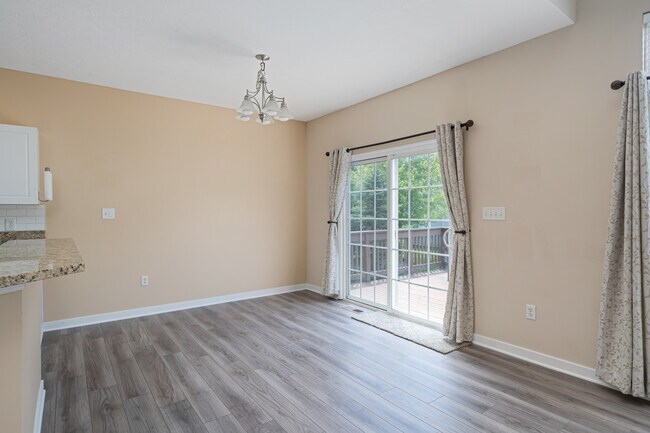 Building Photo - 670 Mystic Pointe Dr