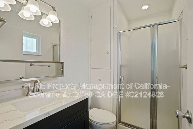 Building Photo - 2140 W La Loma Dr