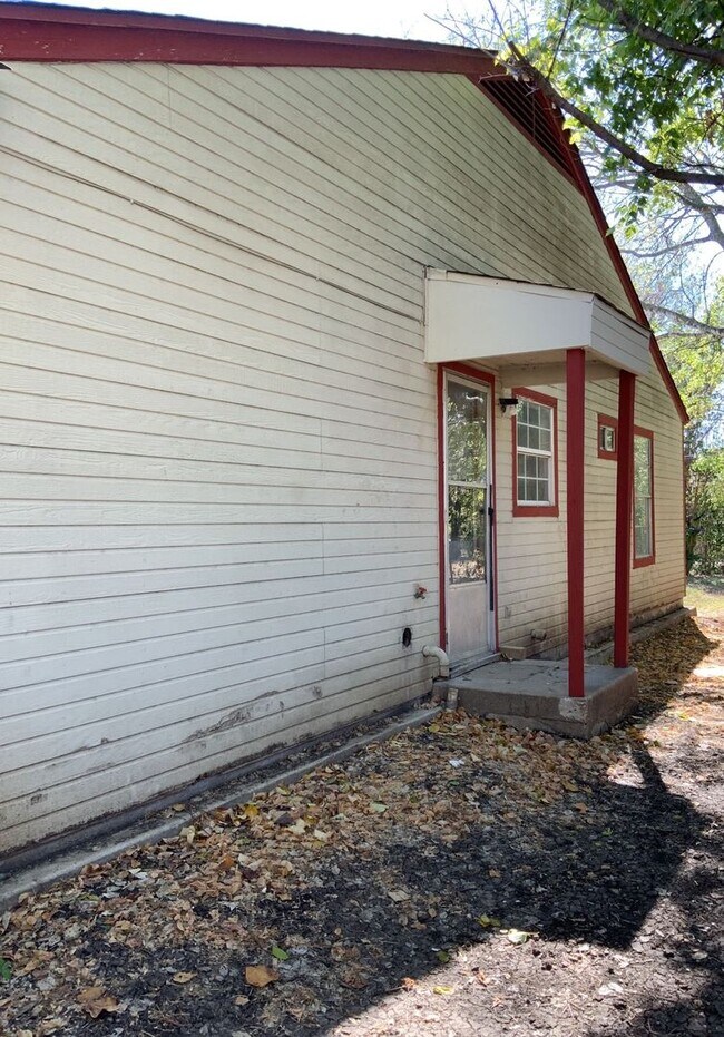 Building Photo - 1710-1712 Alamo Ave