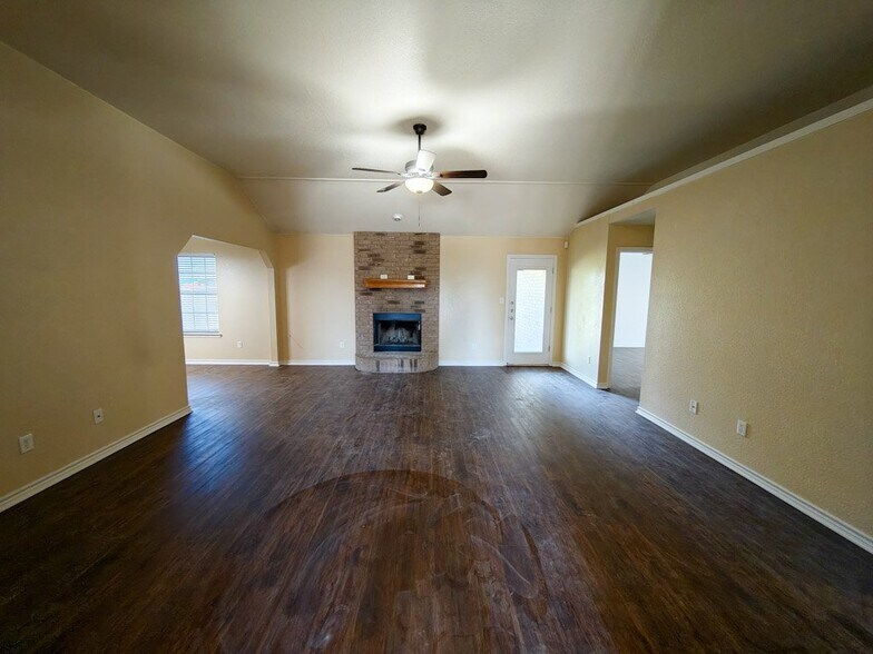 Building Photo - 5617 Cobalt Ln