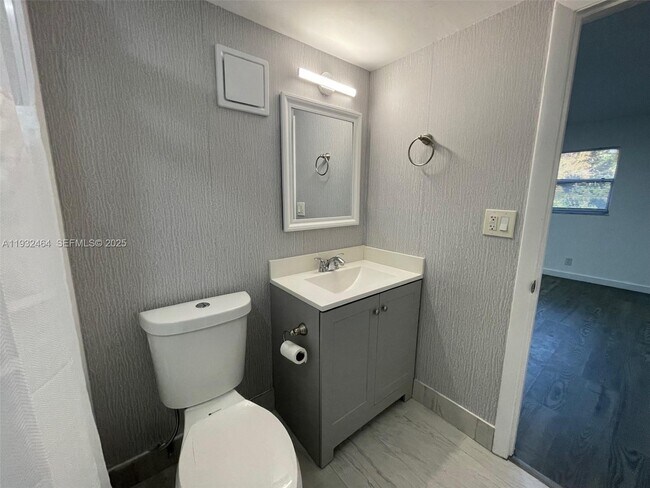 Building Photo - 7800 S Colony Cir