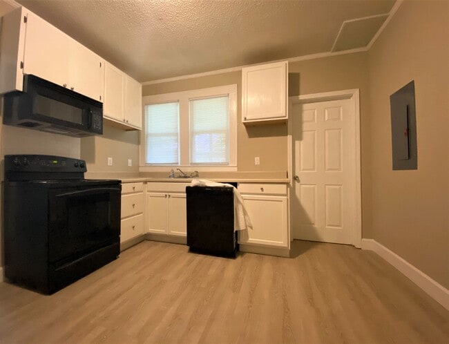 Building Photo - Downtown China Grove -Maint St- 1 bedroom ...