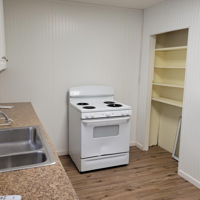 Building Photo - 438 S Powell Ave