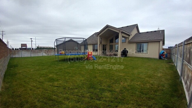 Building Photo - 605 Pradera Ct