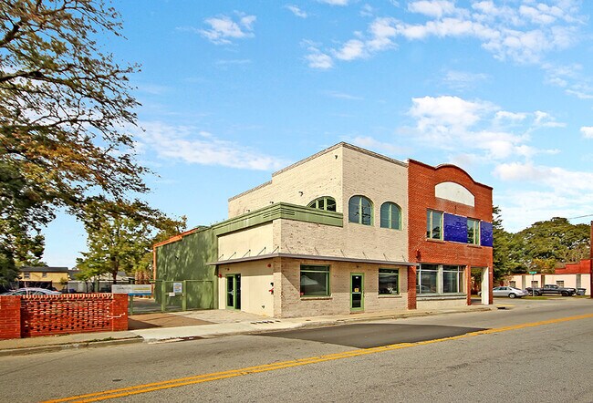 Building Photo - 2000 Reynolds Ave