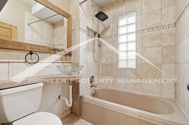 Building Photo - Beautiful Home with Fenced Yard and Washer/Dryer