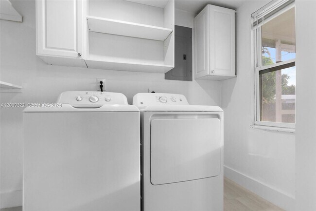 Building Photo - 1481 SW 49th Ave