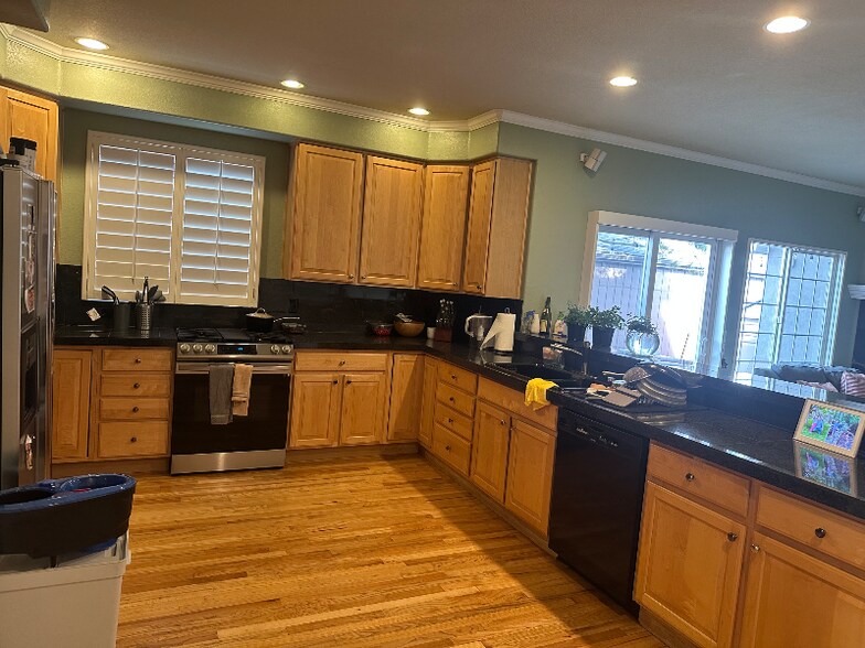 Building Photo - 1516 S Logan St