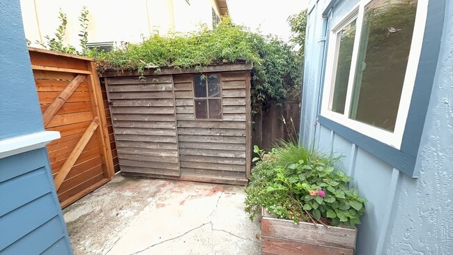 Building Photo - EPIC REA: Beautiful 2 Bed/2 Bath In the Heart of West Berkeley’s Poet’s Corner.
