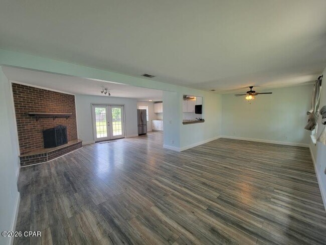 Building Photo - 836 Miles Dr