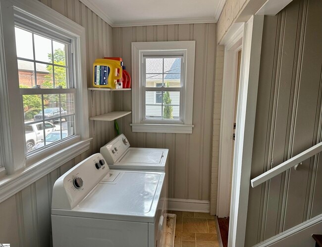 Building Photo - 5 Whitsett St