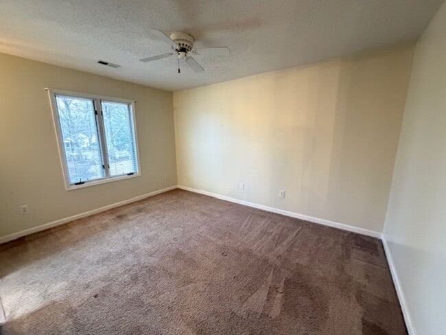 Building Photo - Elon