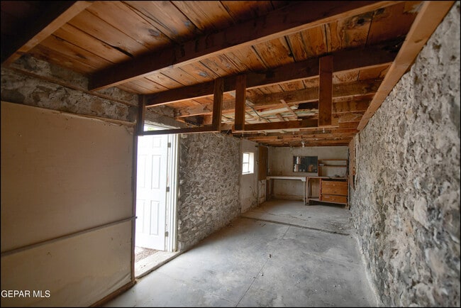 Building Photo - 1100 Kelly Way