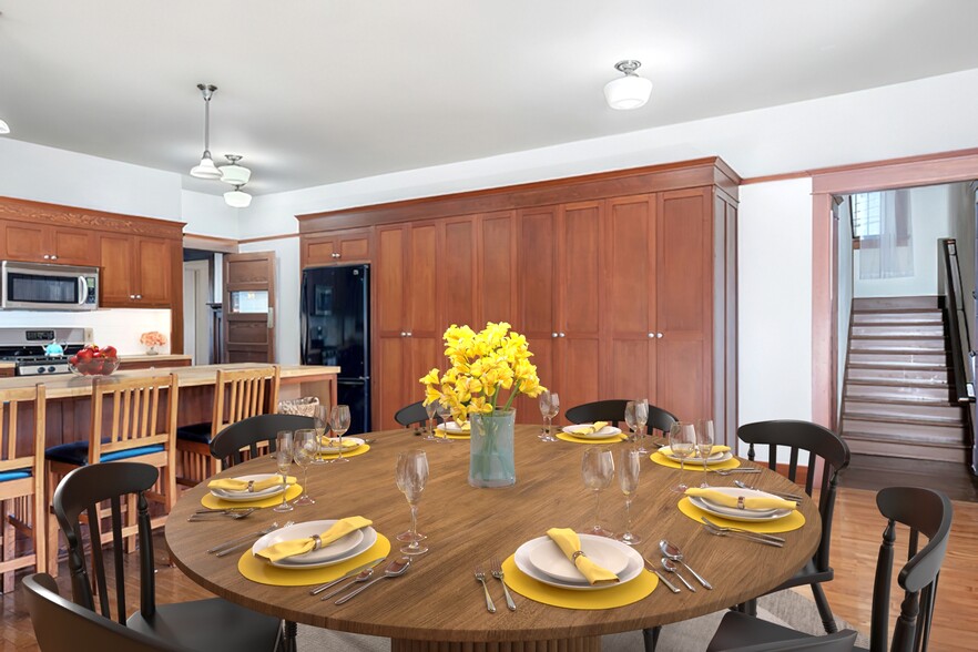 Kitchen with room for large farm table - 2945 Raymond Ave