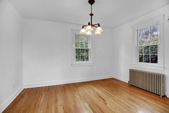 Building Photo - Charming & Upgraded 3BR Home in Arbutus wi...