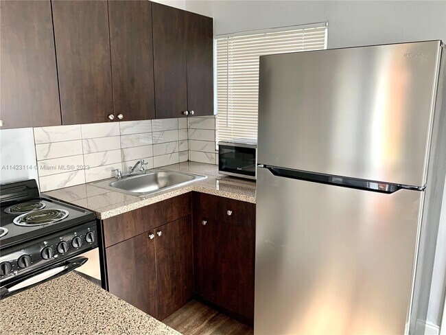 Building Photo - 2316 Madison St