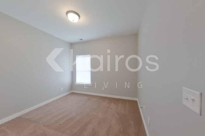 Building Photo - 8005 Shadesbrook Dr