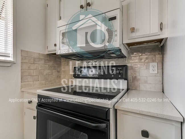 Building Photo - 2 Bed 2 Bath Garden Home in SW OKC's The R...