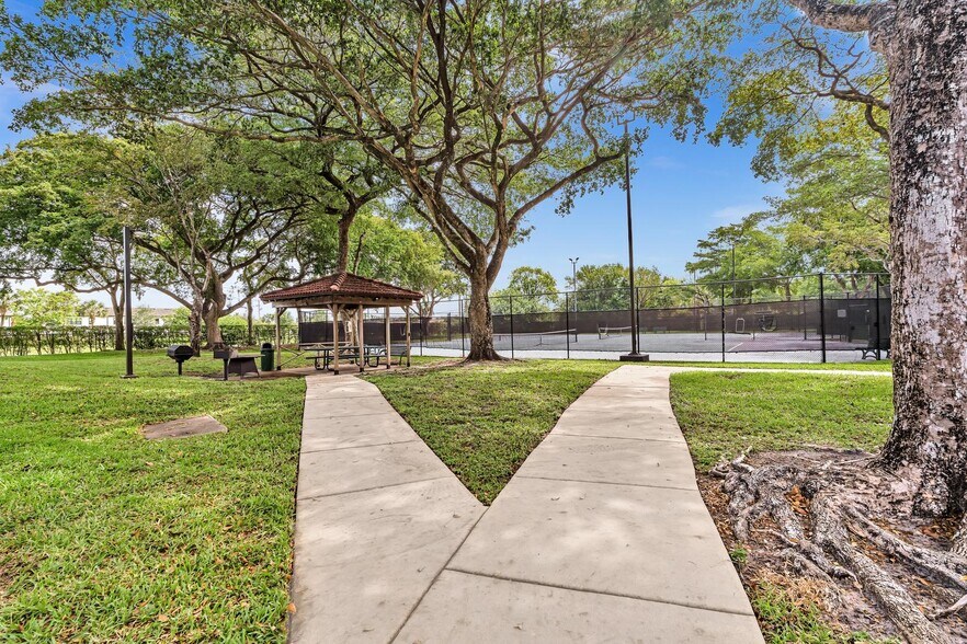 Building Photo - 109 Lake Emerald Dr
